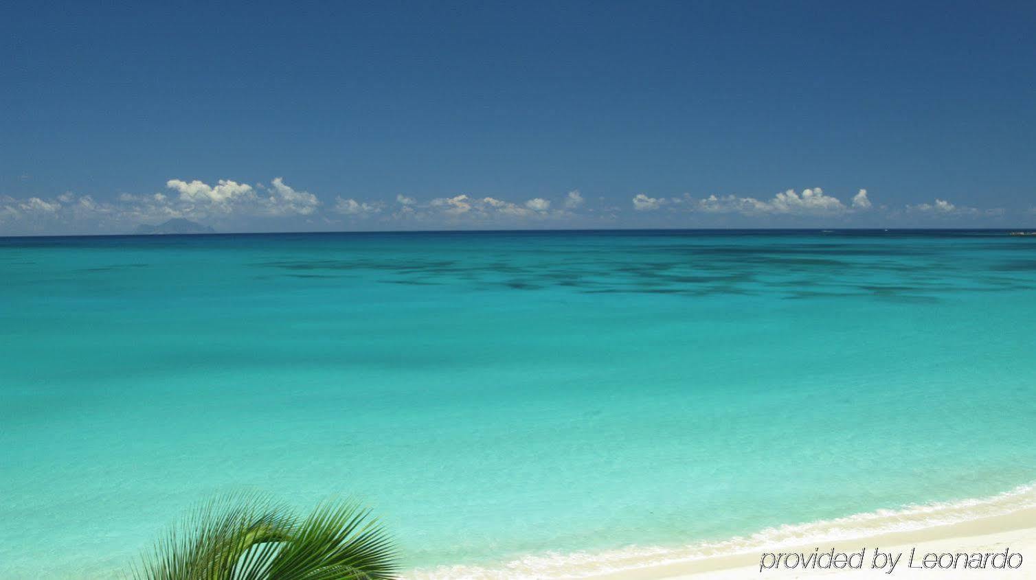 Azure Hotel And Art Studio Simpson Bay Esterno foto