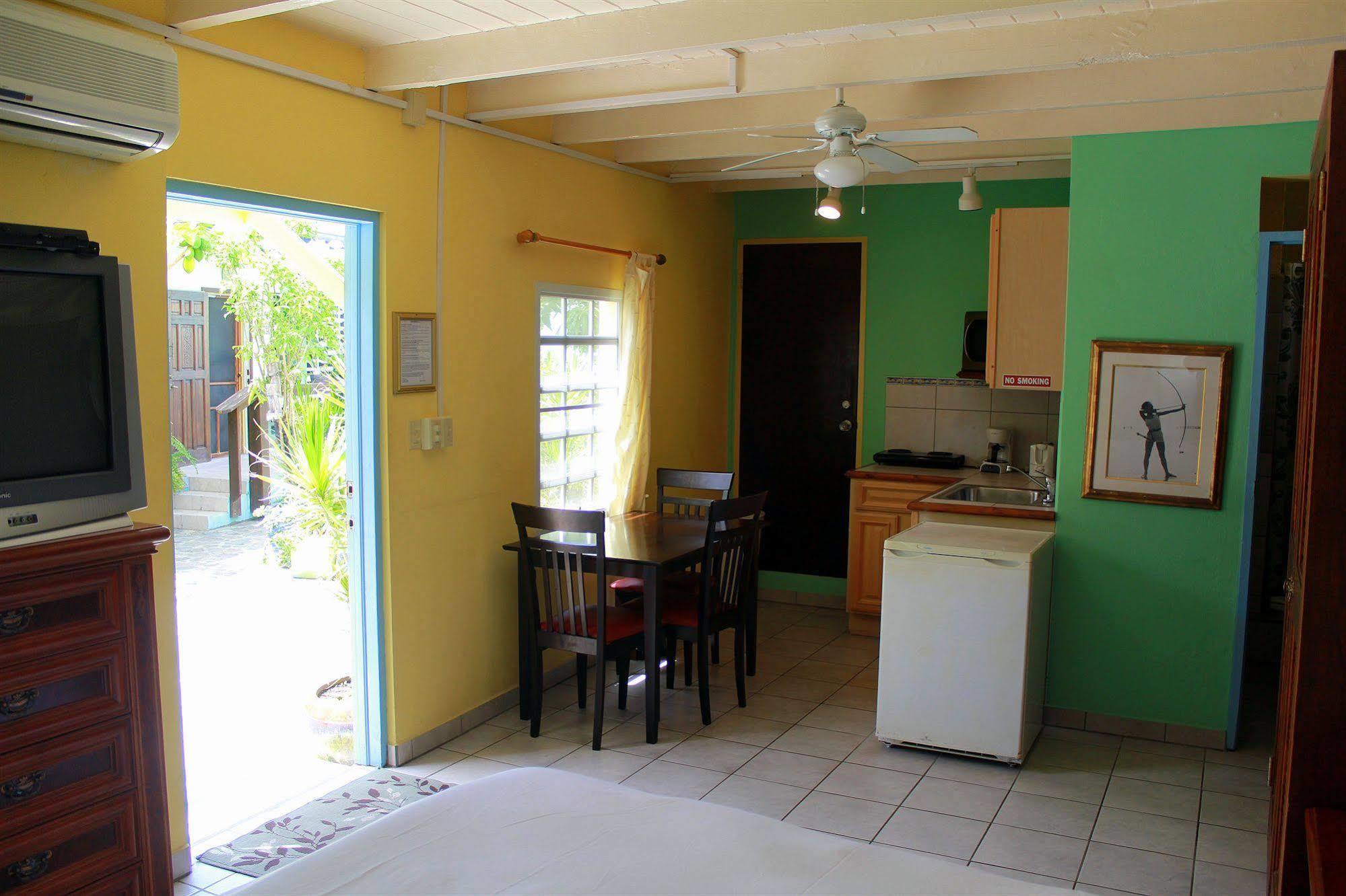 Azure Hotel And Art Studio Simpson Bay Esterno foto